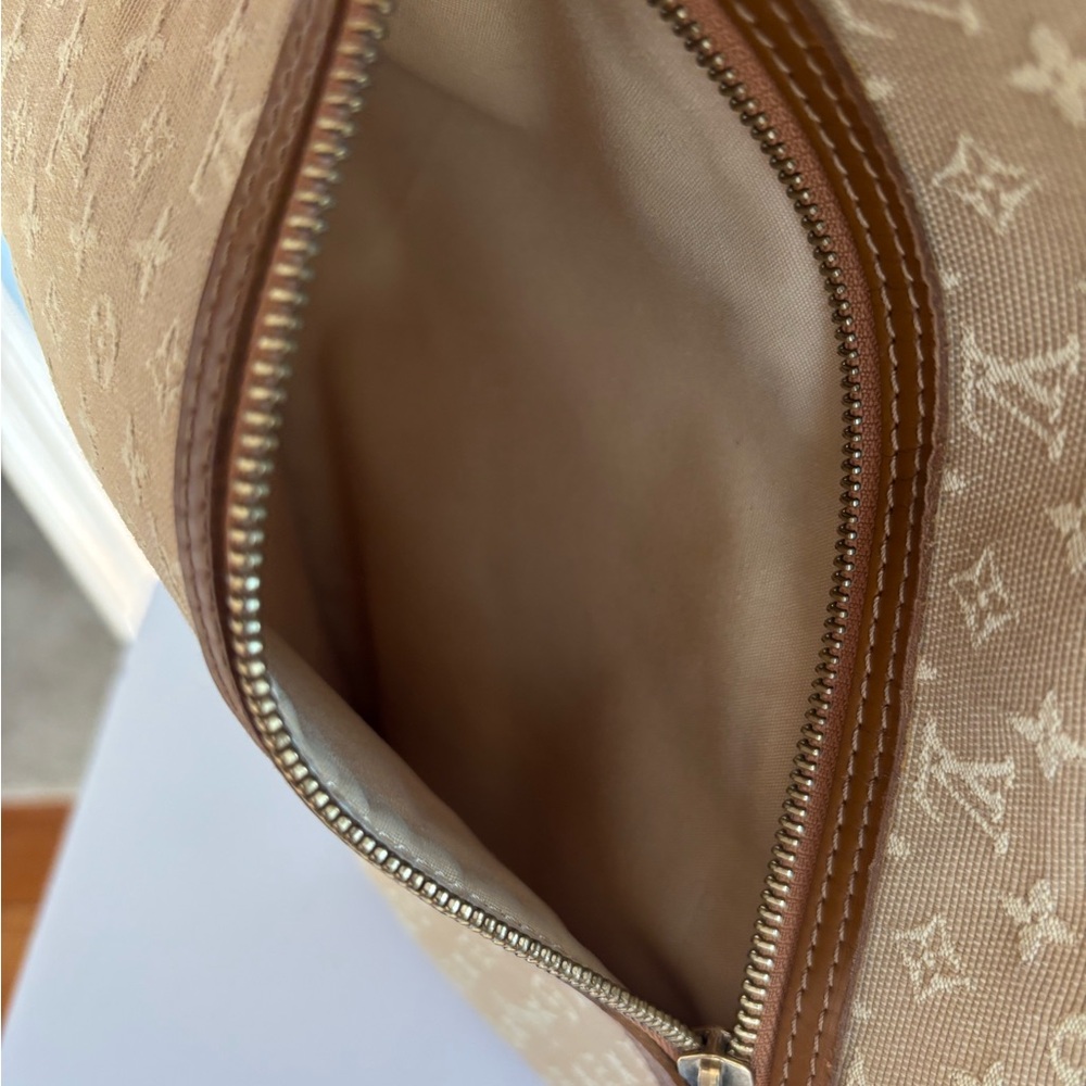 Authentic Louis Vuitton Lucille GM - Picture 14 of 15